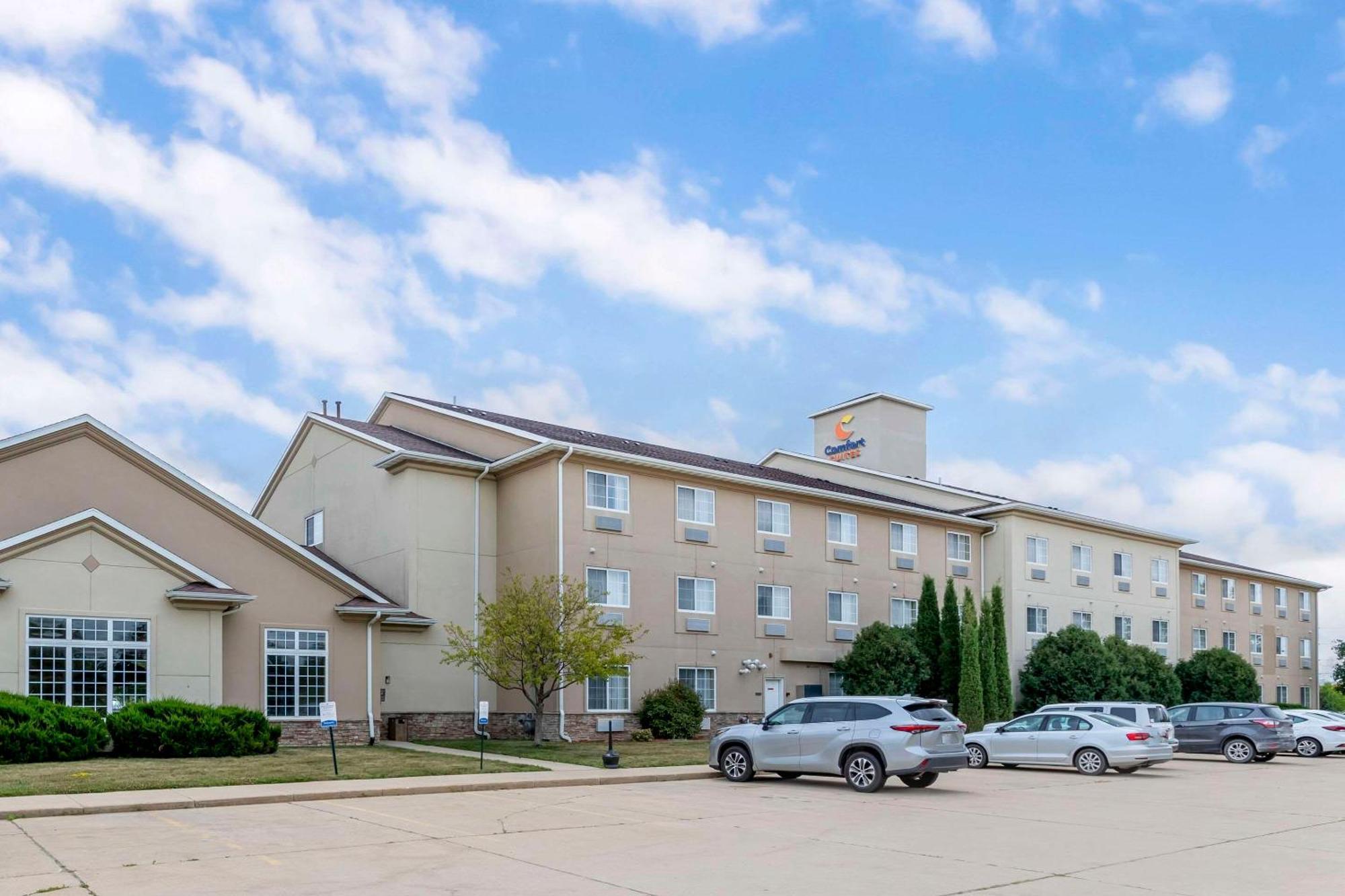 Comfort Suites Cedar Falls Exterior photo