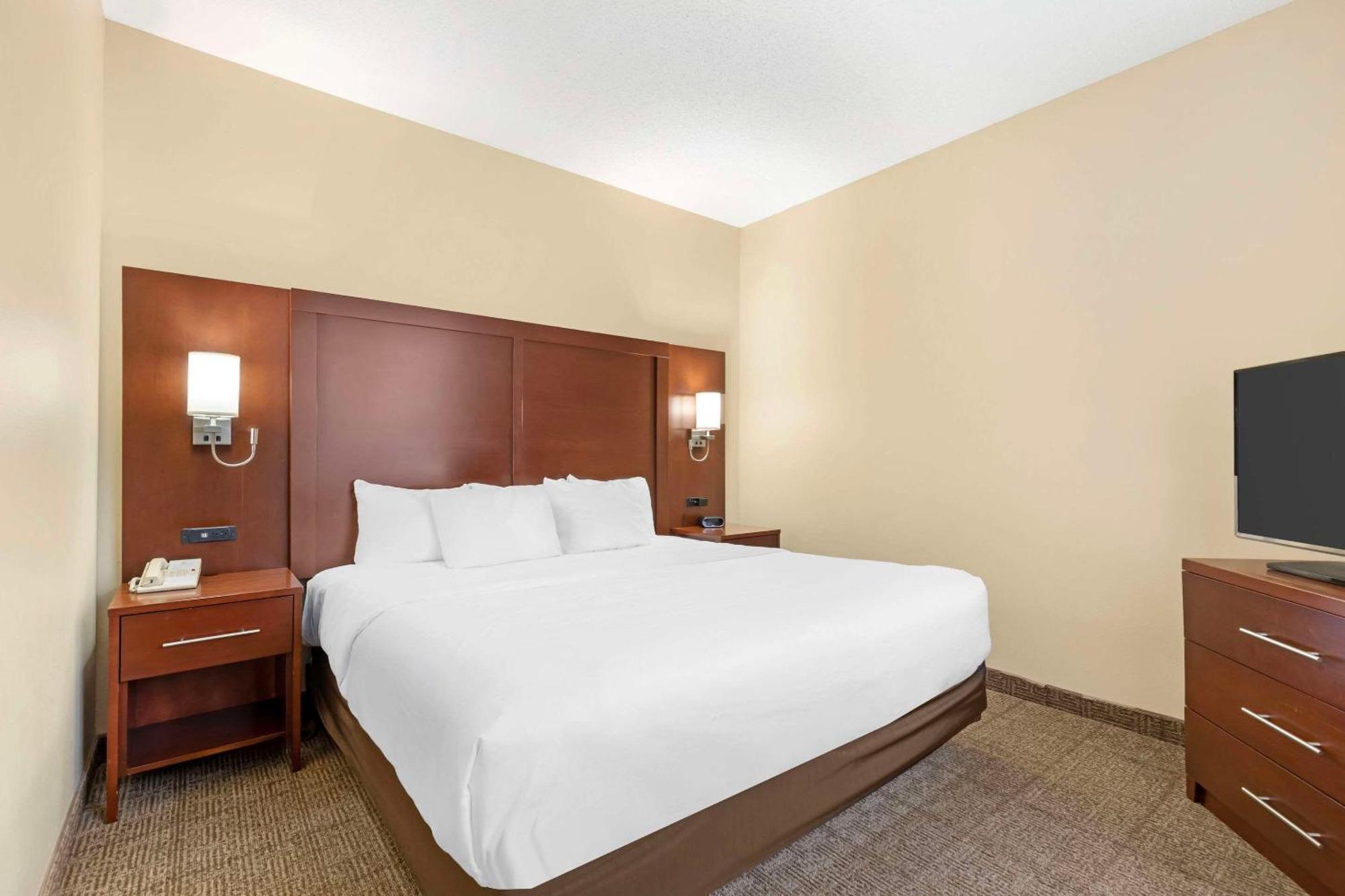 Comfort Suites Cedar Falls Exterior photo